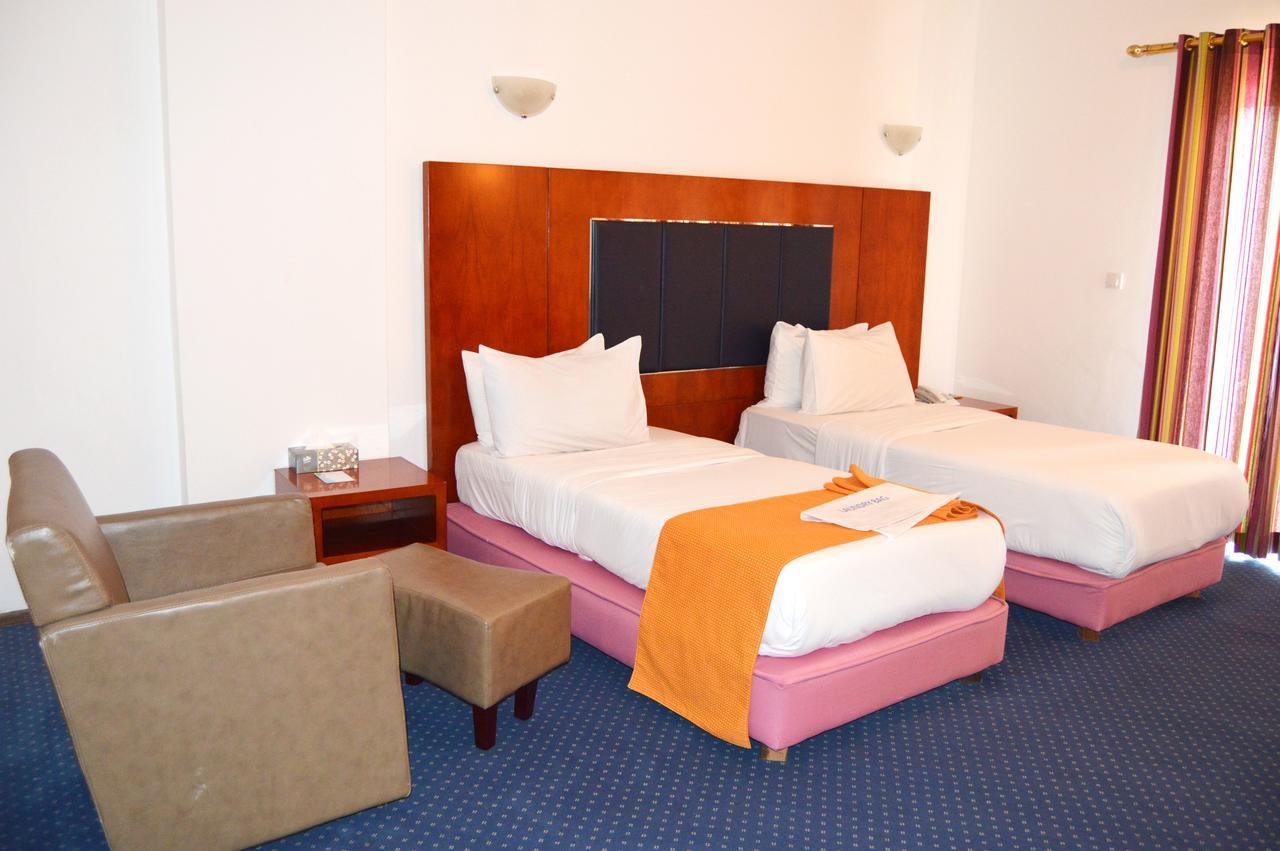 Leon Hotel Kinshasa Room photo